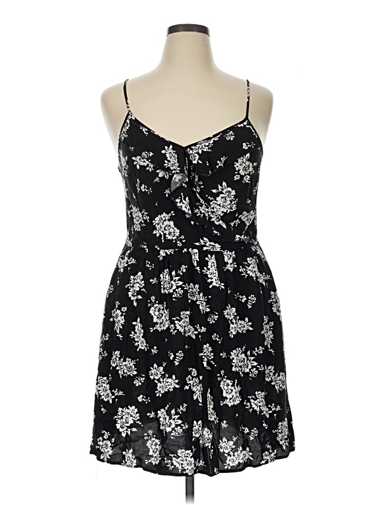 Pre-owned Xhilaration Casual Dress In Black