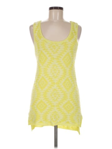 Romeo & Juliet Couture Sleeveless Top (view 1)