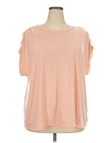 BLOOMCHIC Short Sleeve T-Shirt (view 1)