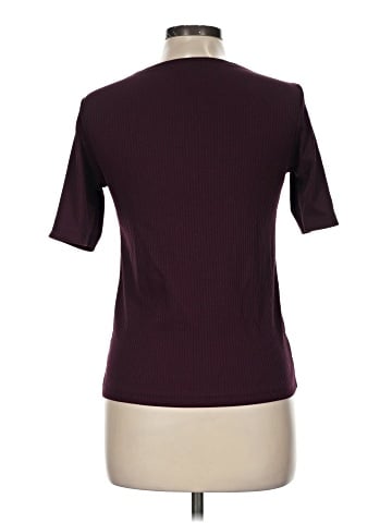 Uniqlo Short Sleeve T-Shirt (view 2)