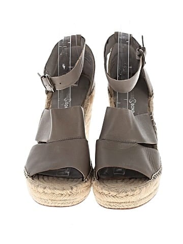 Treasure & Bond Wedges (view 2)