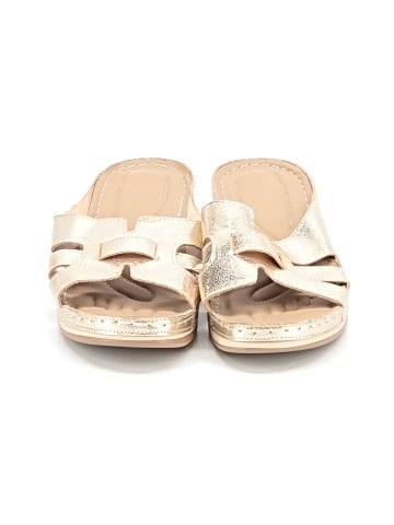 Unbranded Wedges (view 2)