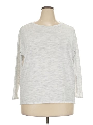 Lululemon Athletica 3/4 Sleeve T-Shirt (view 1)