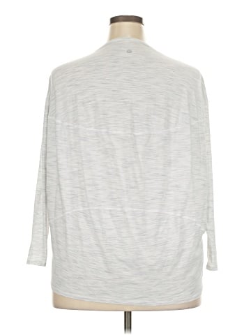 Lululemon Athletica 3/4 Sleeve T-Shirt (view 2)