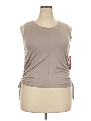 Yogalicious Sleeveless Top (view 1)