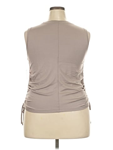 Yogalicious Sleeveless Top (view 2)
