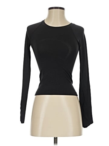 Lululemon Athletica Long Sleeve T-Shirt (view 1)