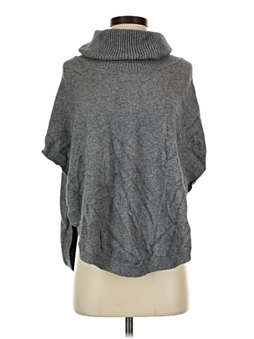 Sisters Poncho (view 1)