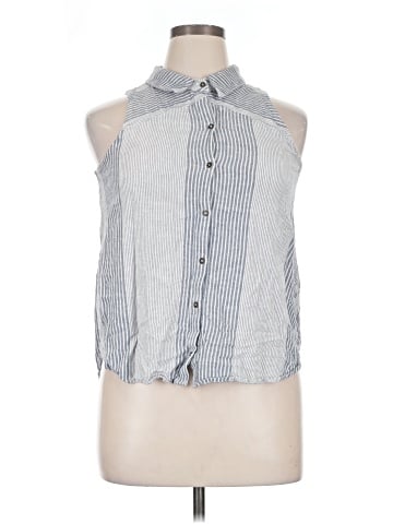 Universal Thread Sleeveless Button-Down Shirt (view 1)