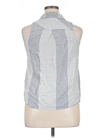 Universal Thread Sleeveless Button-Down Shirt (view 2)