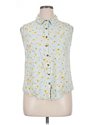 No Boundaries Sleeveless Blouse (view 1)