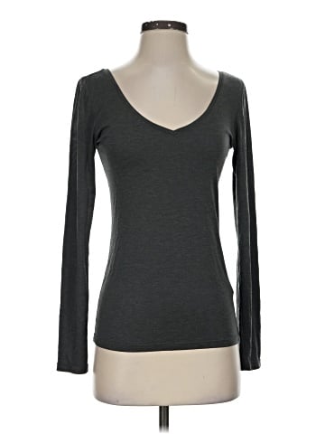 Uniqlo Long Sleeve T-Shirt (view 1)