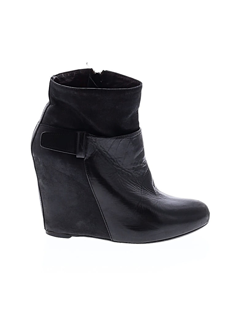 Pre-owned Vince Ankle Boots In Black