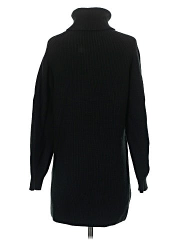 Uniqlo Turtleneck Sweater (view 2)