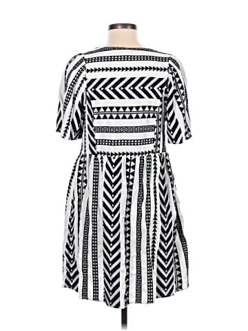 Old Navy Casual Dress (view 2)