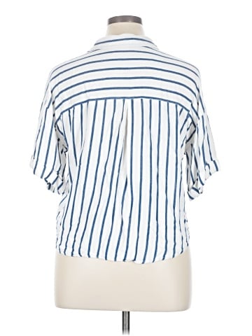 Velvet Heart Short Sleeve Button-Down Shirt (view 2)