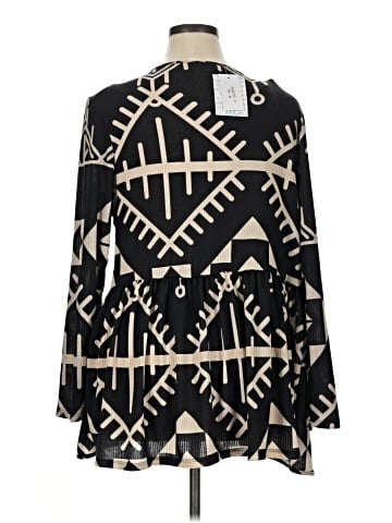 Lularoe Cardigan (view 2)
