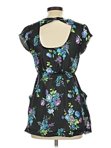 Lily White Short Sleeve Top (view 2)