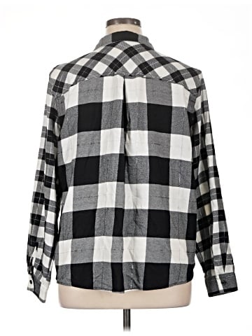 Maurices Long Sleeve Button-Down Shirt (view 2)
