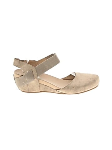 Madeline Stuart Wedges (view 1)