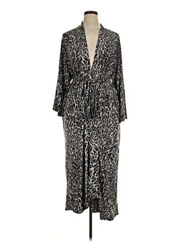 Natori Kimono (view 1)