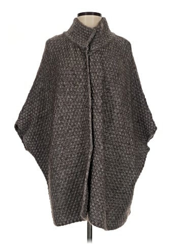 Elsamanda Poncho (view 1)