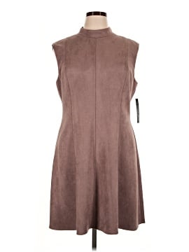 Clover and Sloane Casual Dress (view 1)