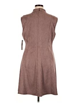 Clover and Sloane Casual Dress (view 2)