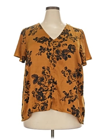 Torrid Short Sleeve T-Shirt (view 1)