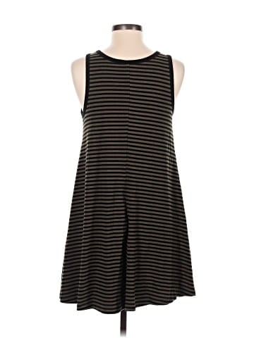 Old Navy Casual Dress (view 2)