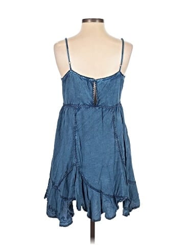 Urban Outfitters Casual Dress (view 2)