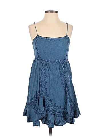 Urban Outfitters Casual Dress (view 1)