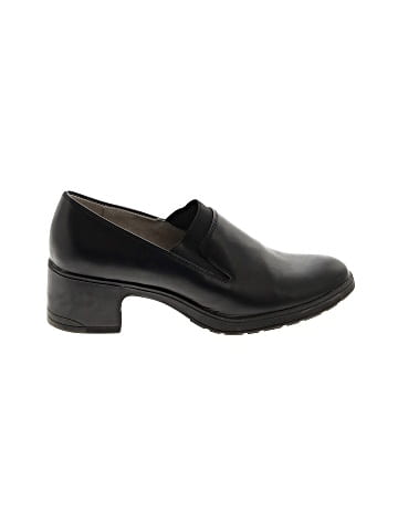 Cliffs by White Mountain Heels (view 1)