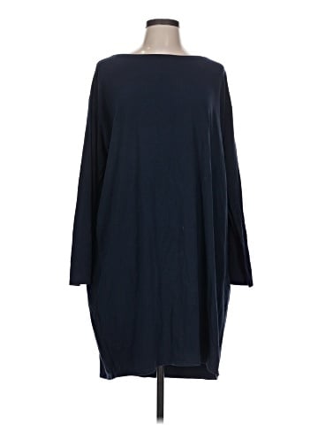 Lululemon Athletica 3/4 Sleeve T-Shirt (view 1)