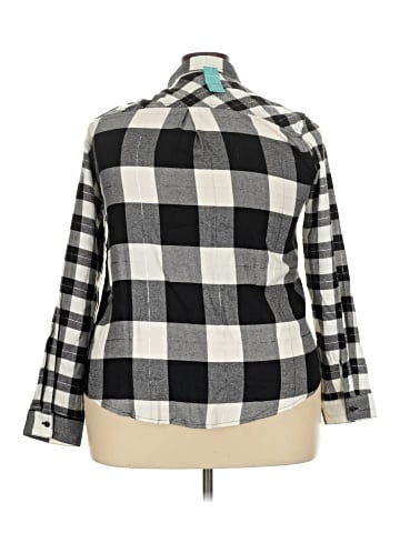 Maurices Long Sleeve Button-Down Shirt (view 2)