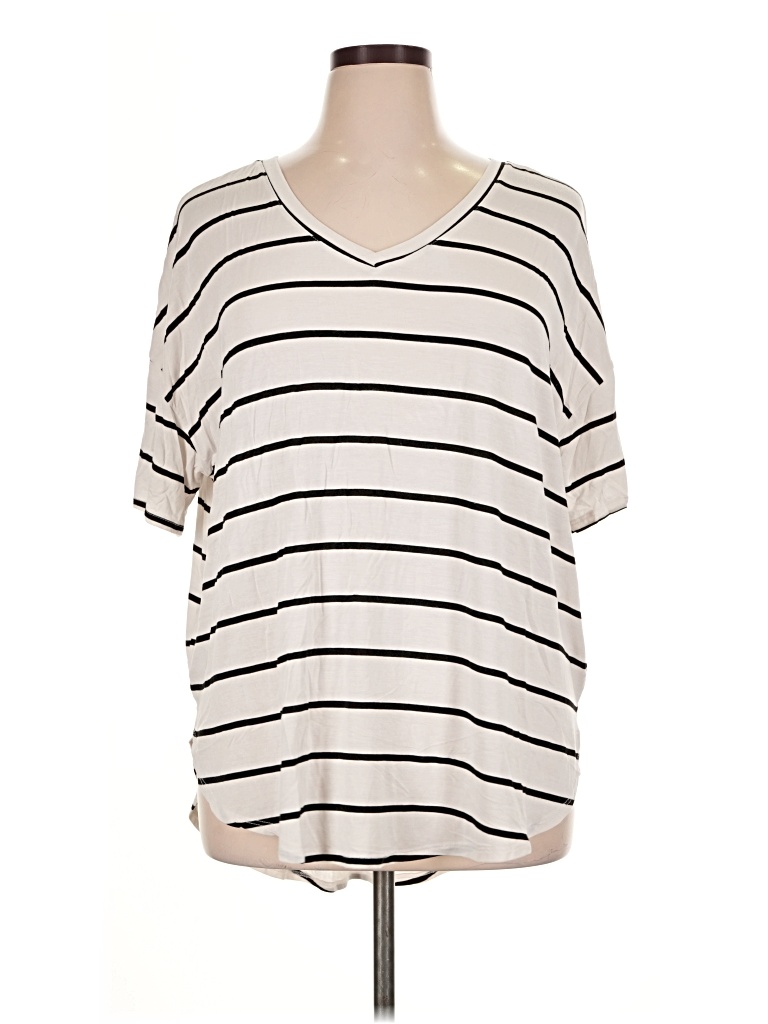 Pre-owned Time And Tru Short Sleeve T-shirt In Ivory