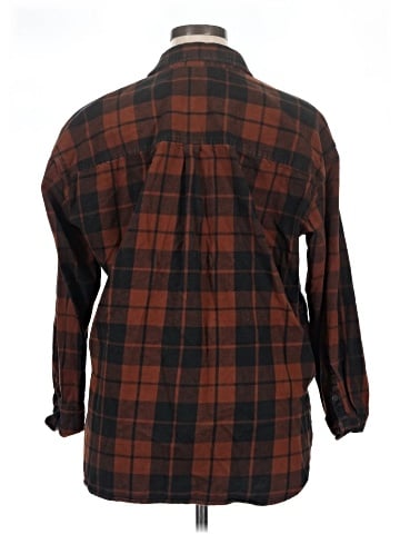 Universal Thread Long Sleeve Button-Down Shirt (view 2)
