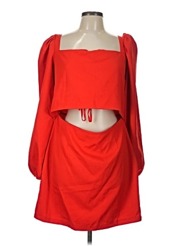 I SAW IT FIRST. Cocktail Dress (view 1)