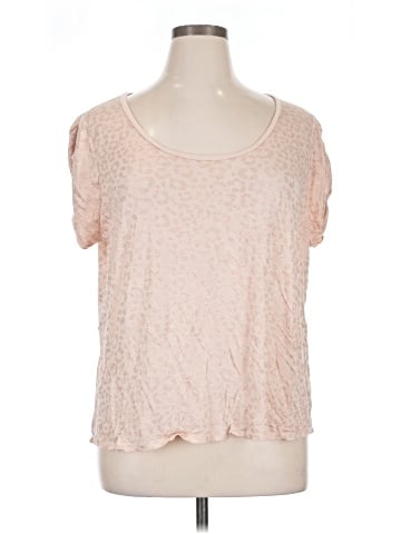 Jennifer Lopez Short Sleeve T-Shirt (view 1)