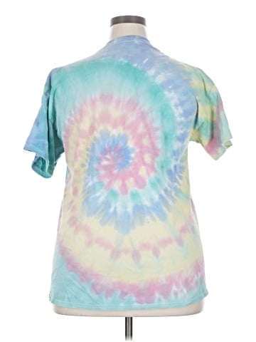 Lululemon Athletica Short Sleeve T-Shirt (view 2)