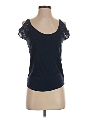 American Eagle Outfitters Sleeveless T-Shirt (view 1)