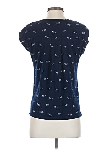 IZOD Sleeveless T-Shirt (view 2)