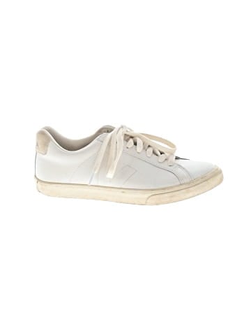 VEJA Sneakers (view 1)