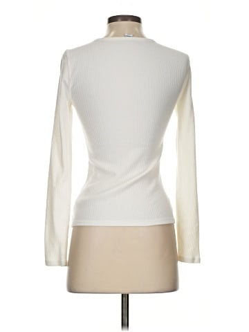 Old Navy Long Sleeve T-Shirt (view 2)