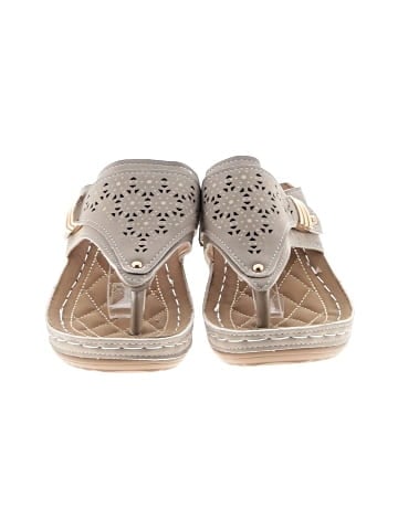 Unbranded Wedges (view 2)