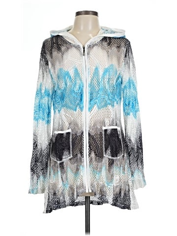 Alberto Makali Poncho (view 1)