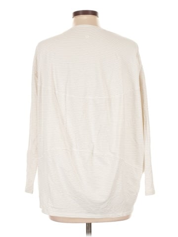 Lululemon Athletica 3/4 Sleeve T-Shirt (view 2)