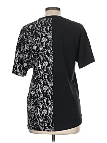 Hot Topic Short Sleeve T-Shirt (view 2)