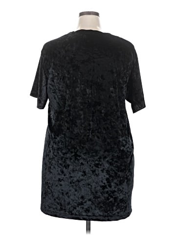 Hot Topic Short Sleeve Top (view 2)