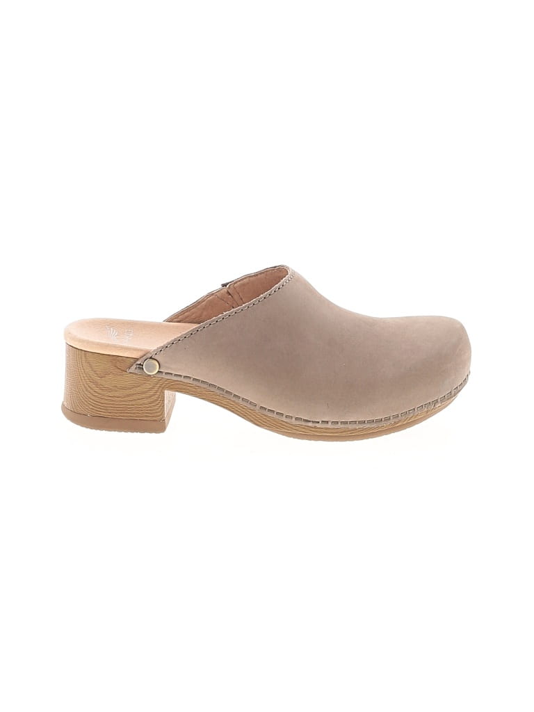 Pre-owned Dansko Mule/clog In Tan